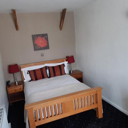 The Conigre Hotel Melksham Buitenkant foto