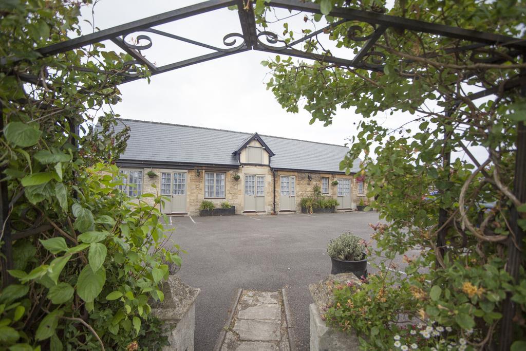 The Conigre Hotel Melksham Buitenkant foto