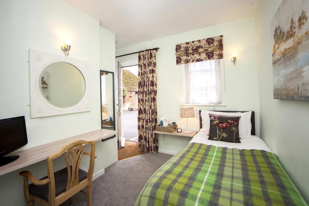 The Conigre Hotel Melksham Buitenkant foto