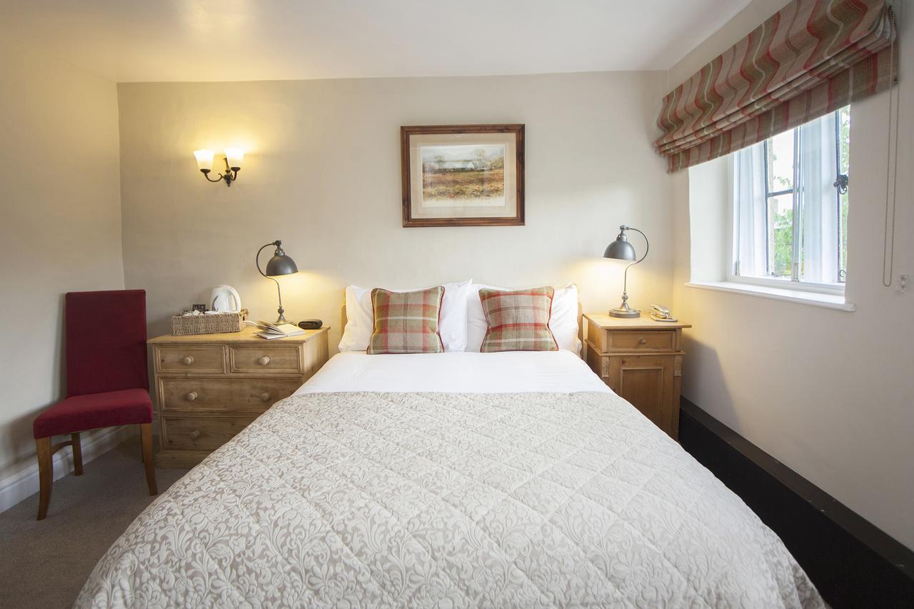 The Conigre Hotel Melksham Buitenkant foto