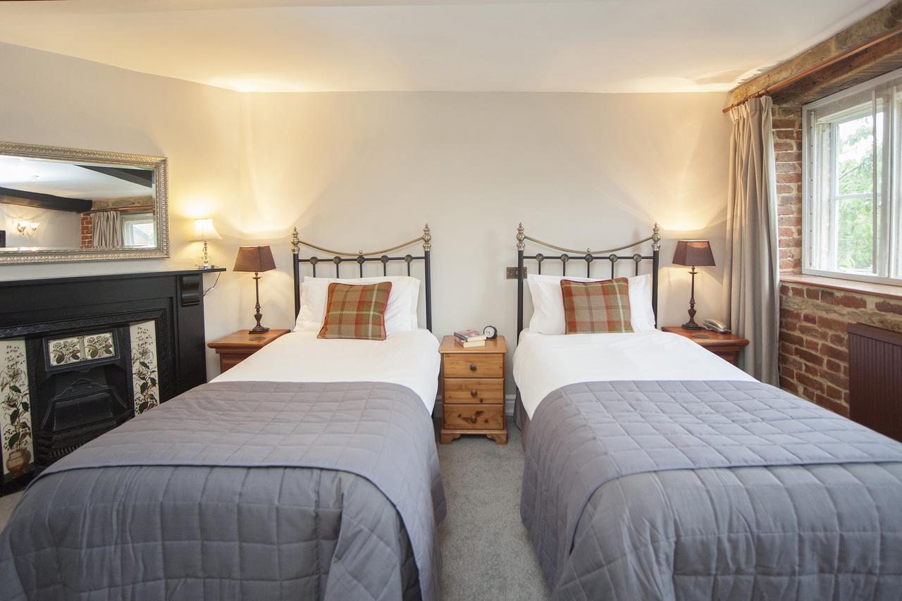 The Conigre Hotel Melksham Buitenkant foto