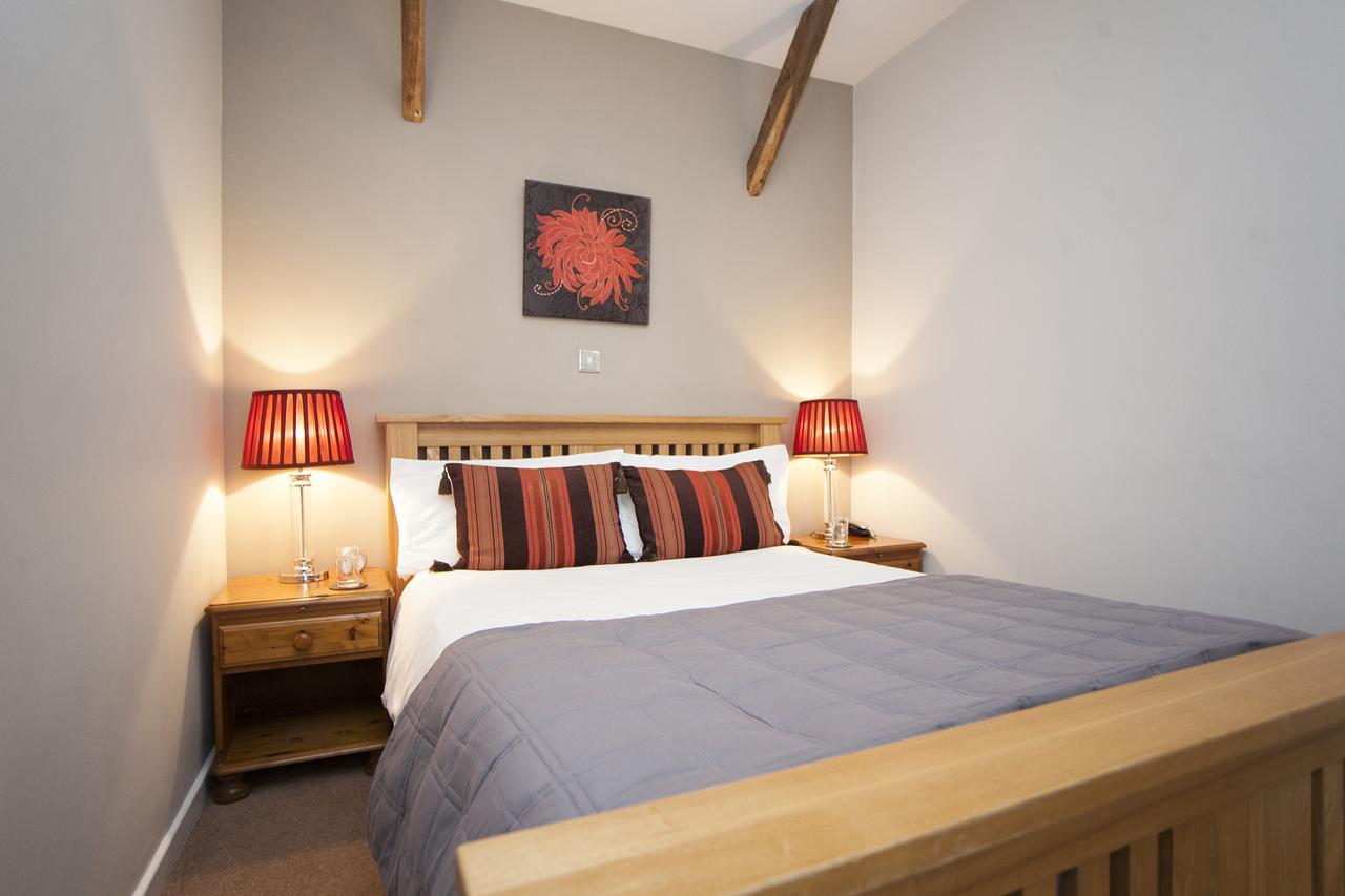The Conigre Hotel Melksham Buitenkant foto