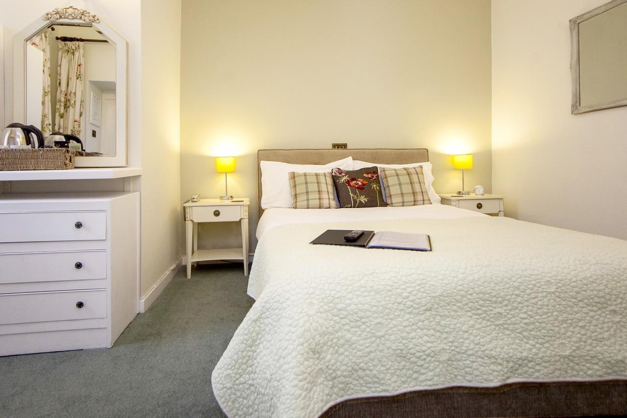 The Conigre Hotel Melksham Buitenkant foto