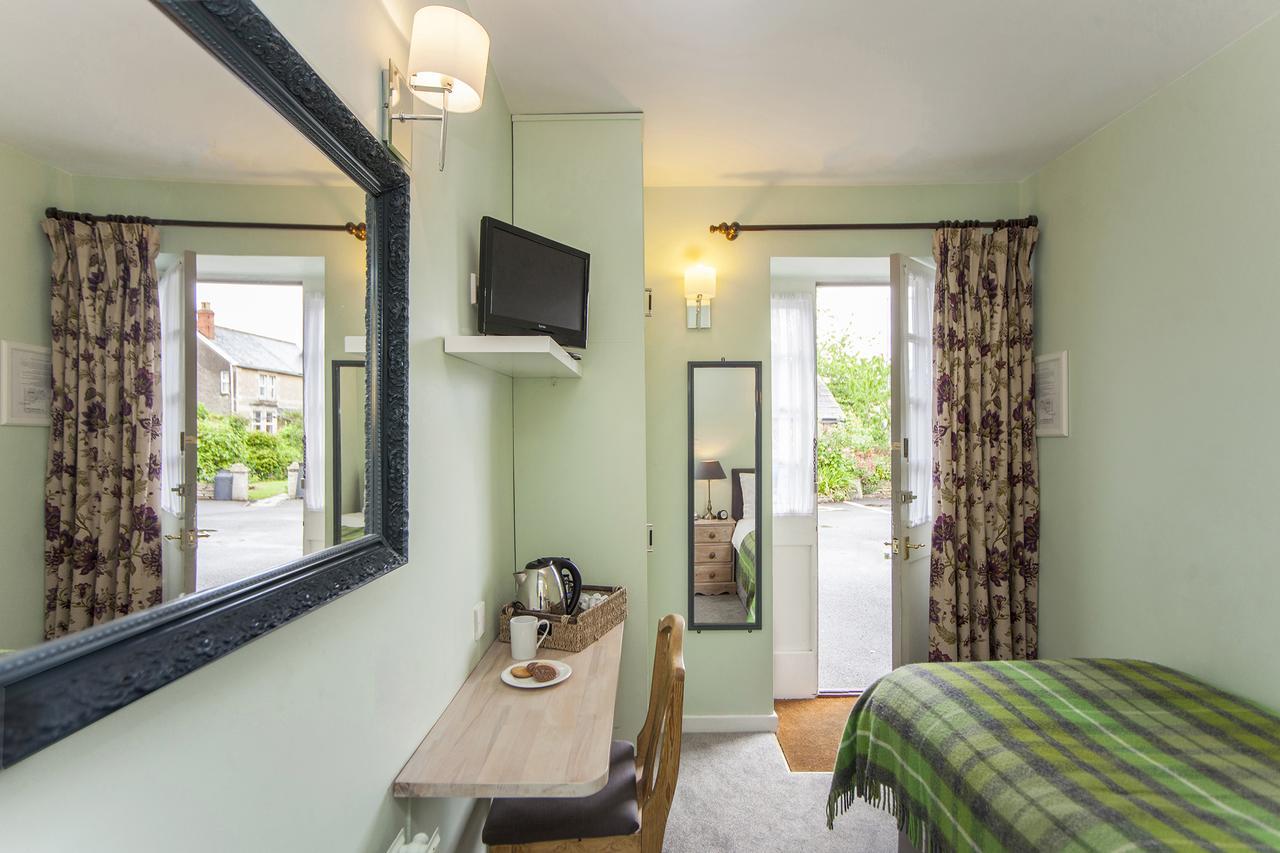 The Conigre Hotel Melksham Buitenkant foto