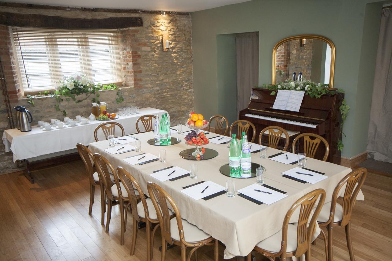 The Conigre Hotel Melksham Buitenkant foto
