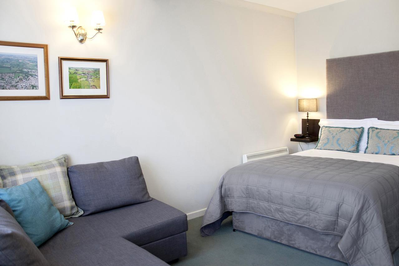 The Conigre Hotel Melksham Buitenkant foto